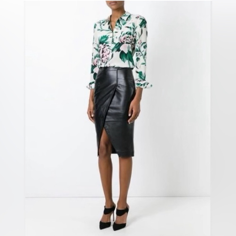 Burberry- SZ 6 Floral bBlouse- *Flaw*